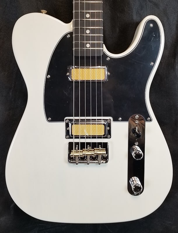 Электрогитара Fender Gold Foil Telecaster, гриф из черного дерева, белая блондинка с сумкой 0140731301
Электрогитара Fender Gold Foil Telecaster, гриф из черного дерева, белая блондинка с сумкой 0140731301