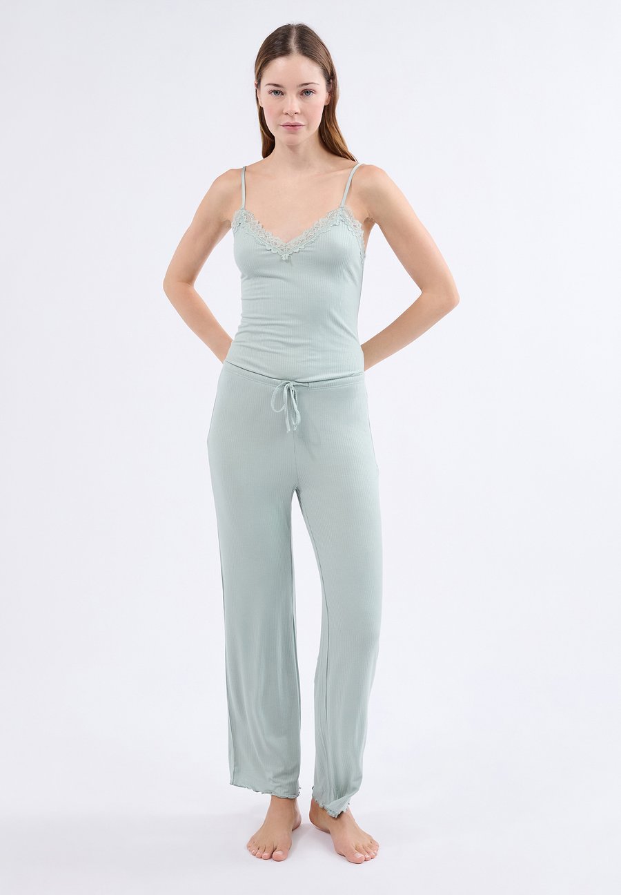 Пижамный комплект Etam SET 2 PIECES, Mint
Пижамный комплект Etam SET 2 PIECES, Mint