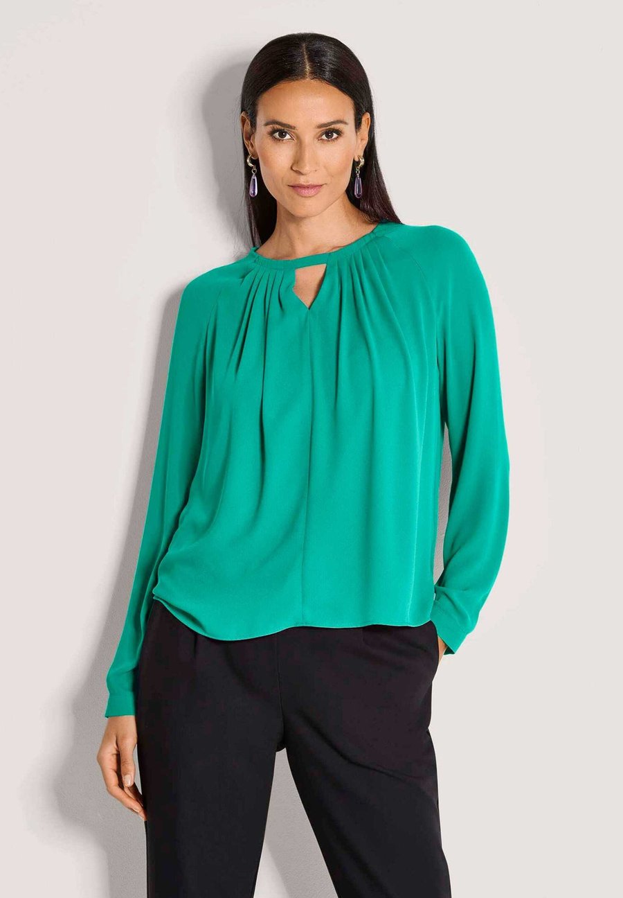 Блуза MADELEINE Blouse, Petrol/Black Denim
Блуза MADELEINE Blouse, Petrol/Black Denim