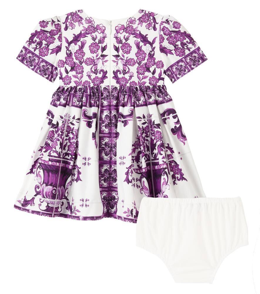 Комплект из хлопкового платья и панталончиков Baby Majolica Dolce&Gabbana Kids, Maiolica 4 Viola
Комплект из хлопкового платья и панталончиков Baby Majolica Dolce&Gabbana Kids, Maiolica 4 Viola