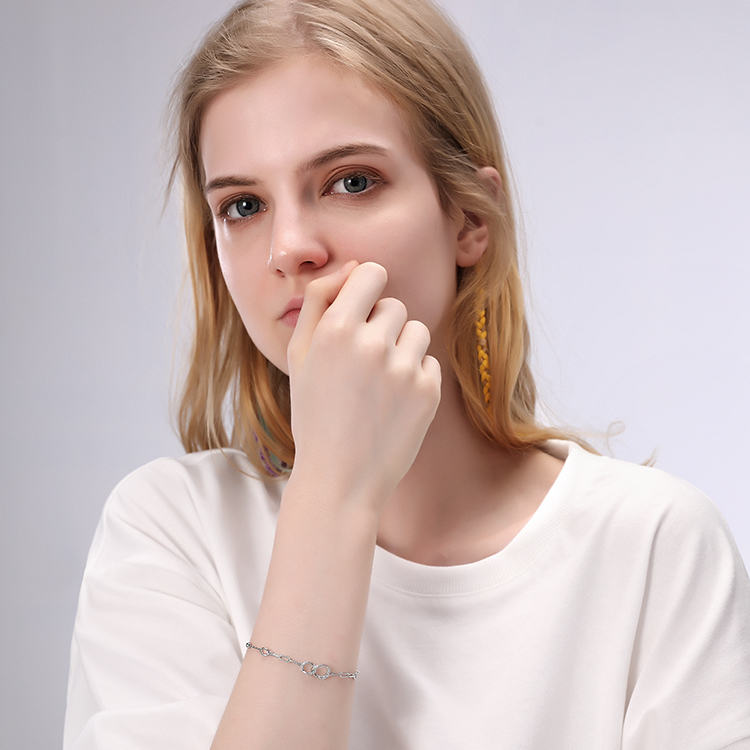 Браслет женский XXOFF, серебристо-белый
Браслет женский XXOFF, серебристо-белый