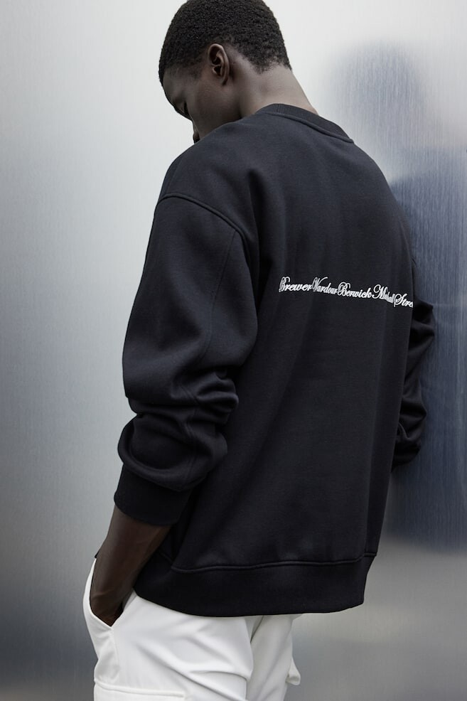 Толстовка с вышивкой H&M, черный
Толстовка с вышивкой H&M, черный