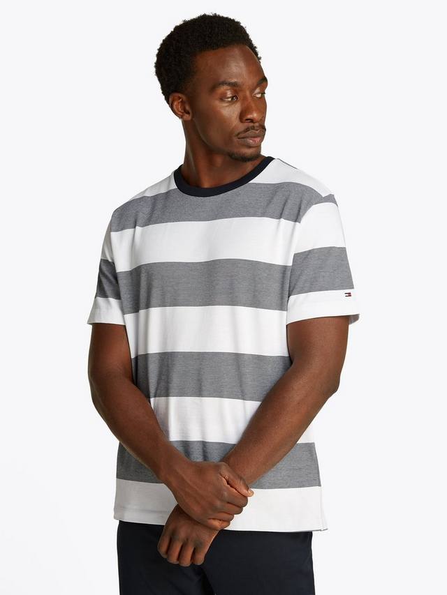 Хлопчатобумажная футболка в полоску обычного покроя с коротким рукавом Tommy Hilfiger, цвет White/Desert Sky 
Хлопчатобумажная футболка в полоску обычного покроя с коротким рукавом Tommy Hilfiger, цвет White/Desert Sky