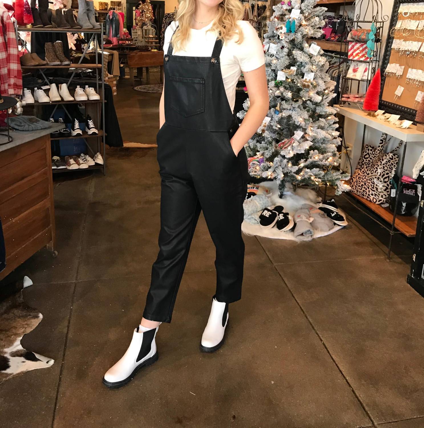 Кожаный комбинезон черный FRNCH
Кожаный комбинезон черный FRNCH