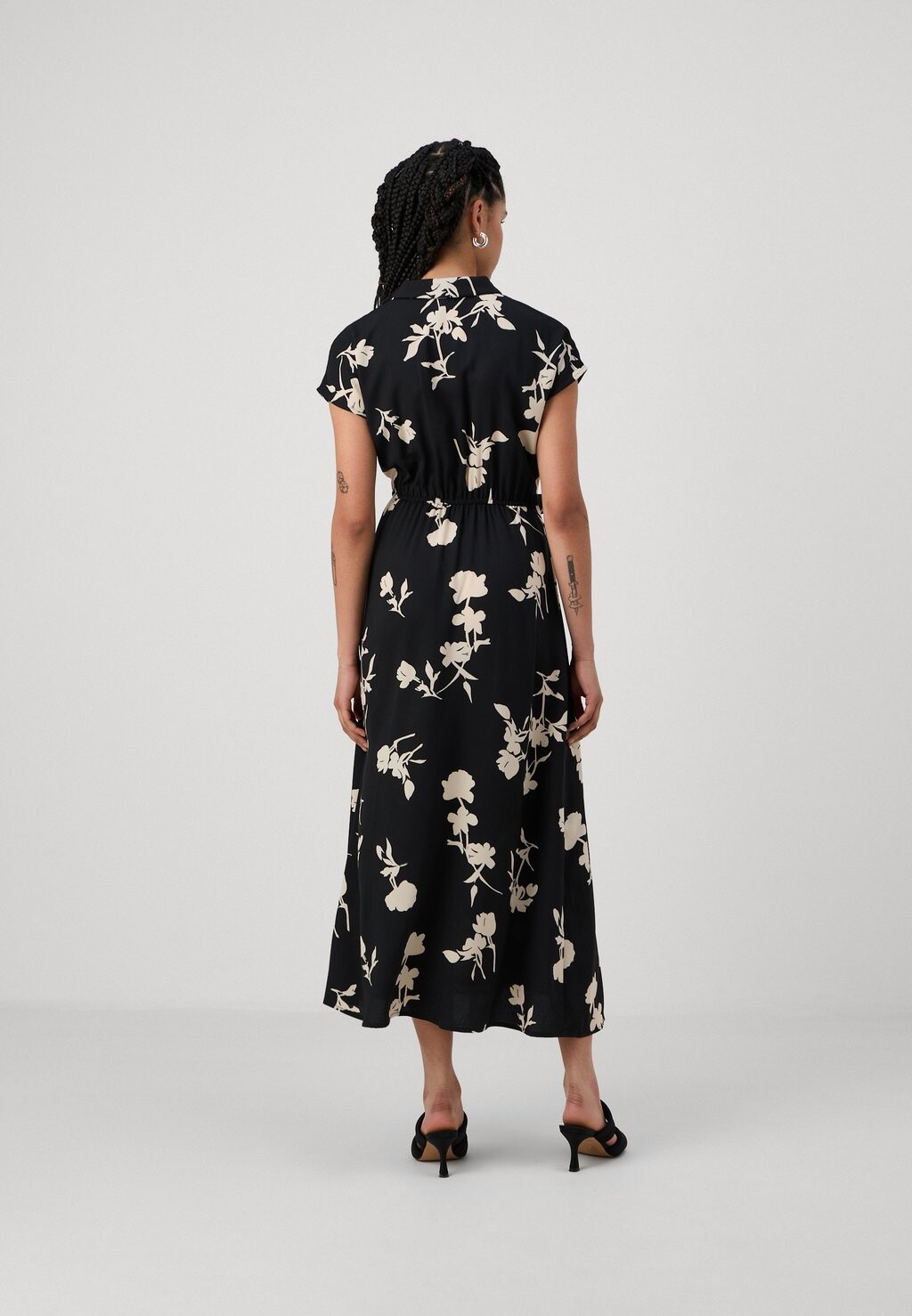 Платье-блузка VMNEWHALLIE TIE DRESS Vero Moda, черный
Платье-блузка VMNEWHALLIE TIE DRESS Vero Moda, черный