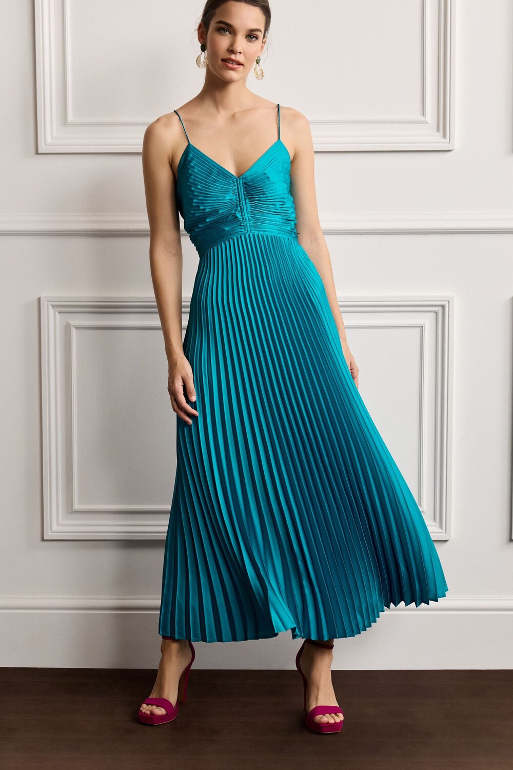 Атласное платье миди со складками и открытой спиной Next, синий
Атласное платье миди со складками и открытой спиной Next, синий