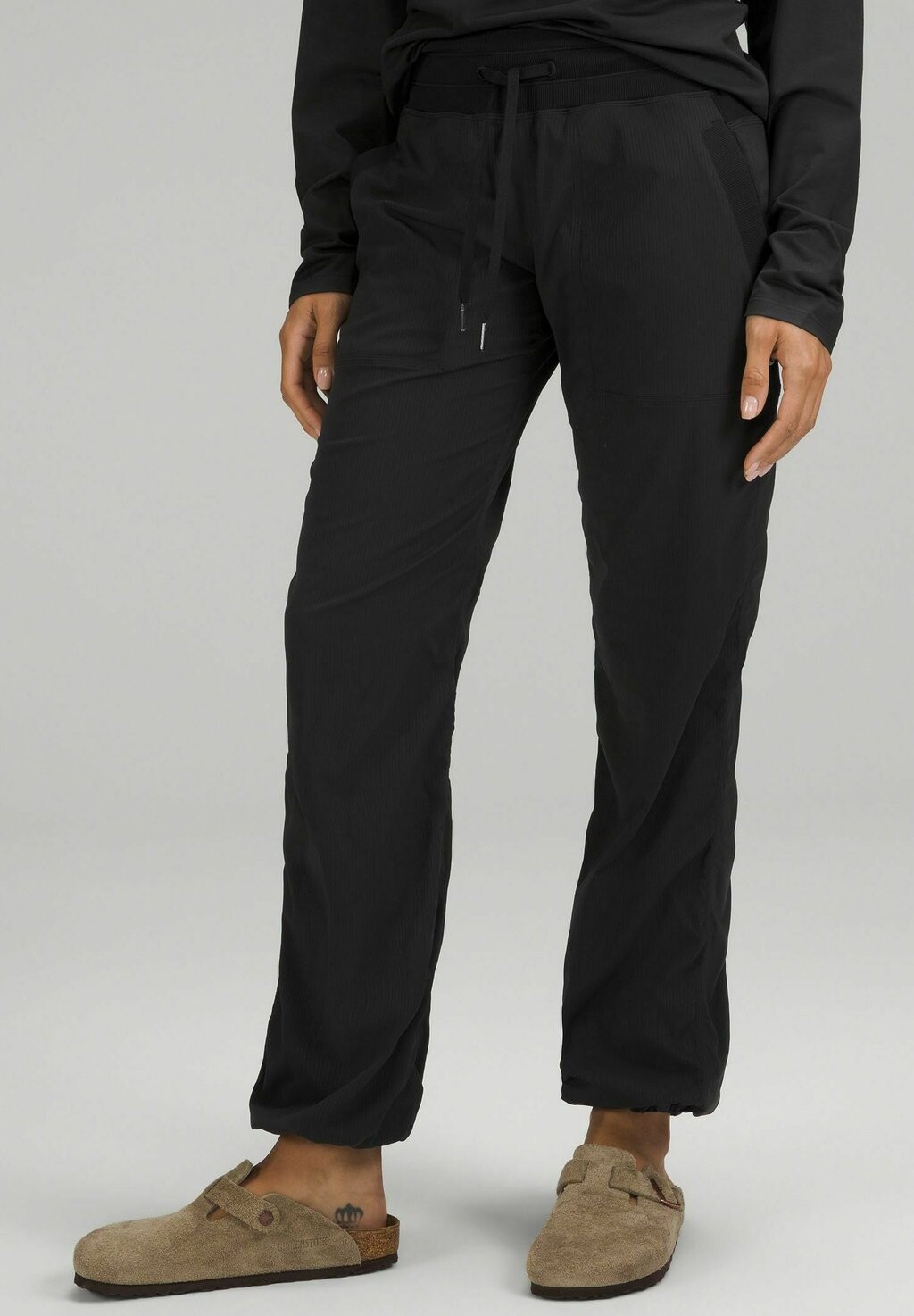 Спортивные брюки lululemon, черный
Спортивные брюки lululemon, черный