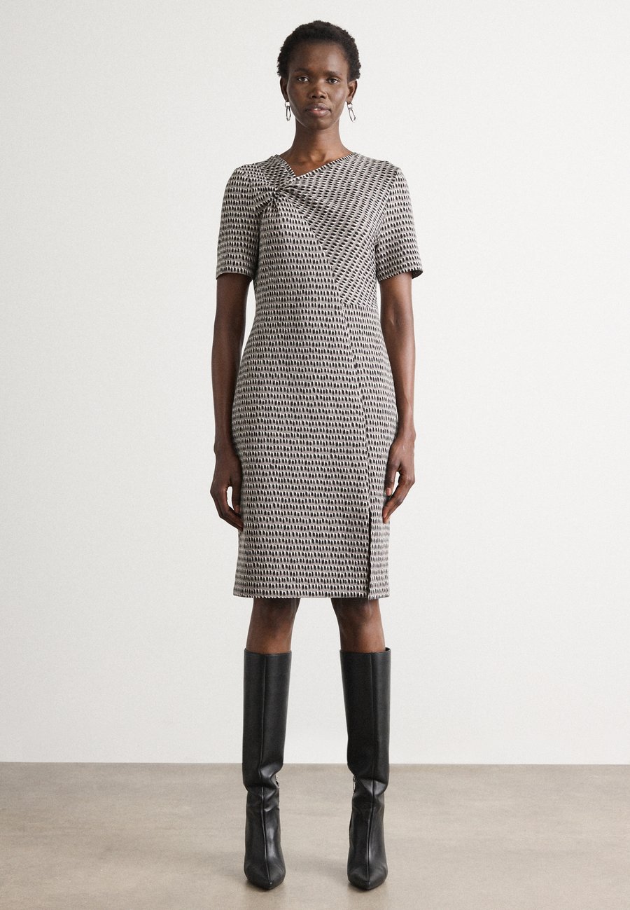 Платье Marc Cain Shift dress, Soft Charcoal/Grey
Платье Marc Cain Shift dress, Soft Charcoal/Grey