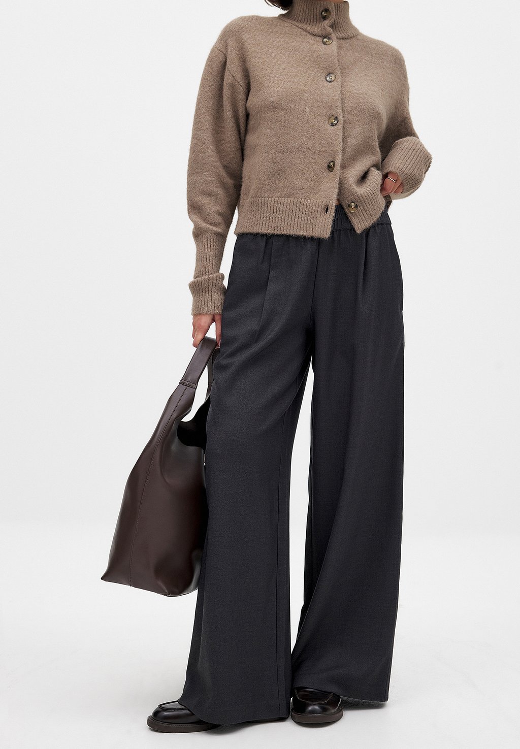 Брюки WIDE MID WAIST NA-KD, темно-серый
Брюки WIDE MID WAIST NA-KD, темно-серый