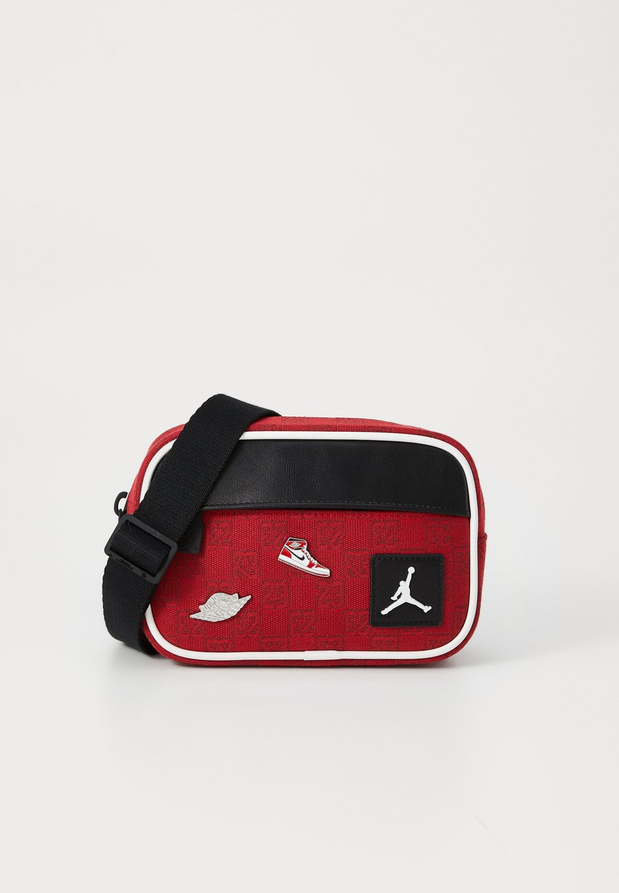 Сумка кросс-боди Jordan CAMERA BAG UNISEX, Varsity Red/Red
Сумка кросс-боди Jordan CAMERA BAG UNISEX, Varsity Red/Red