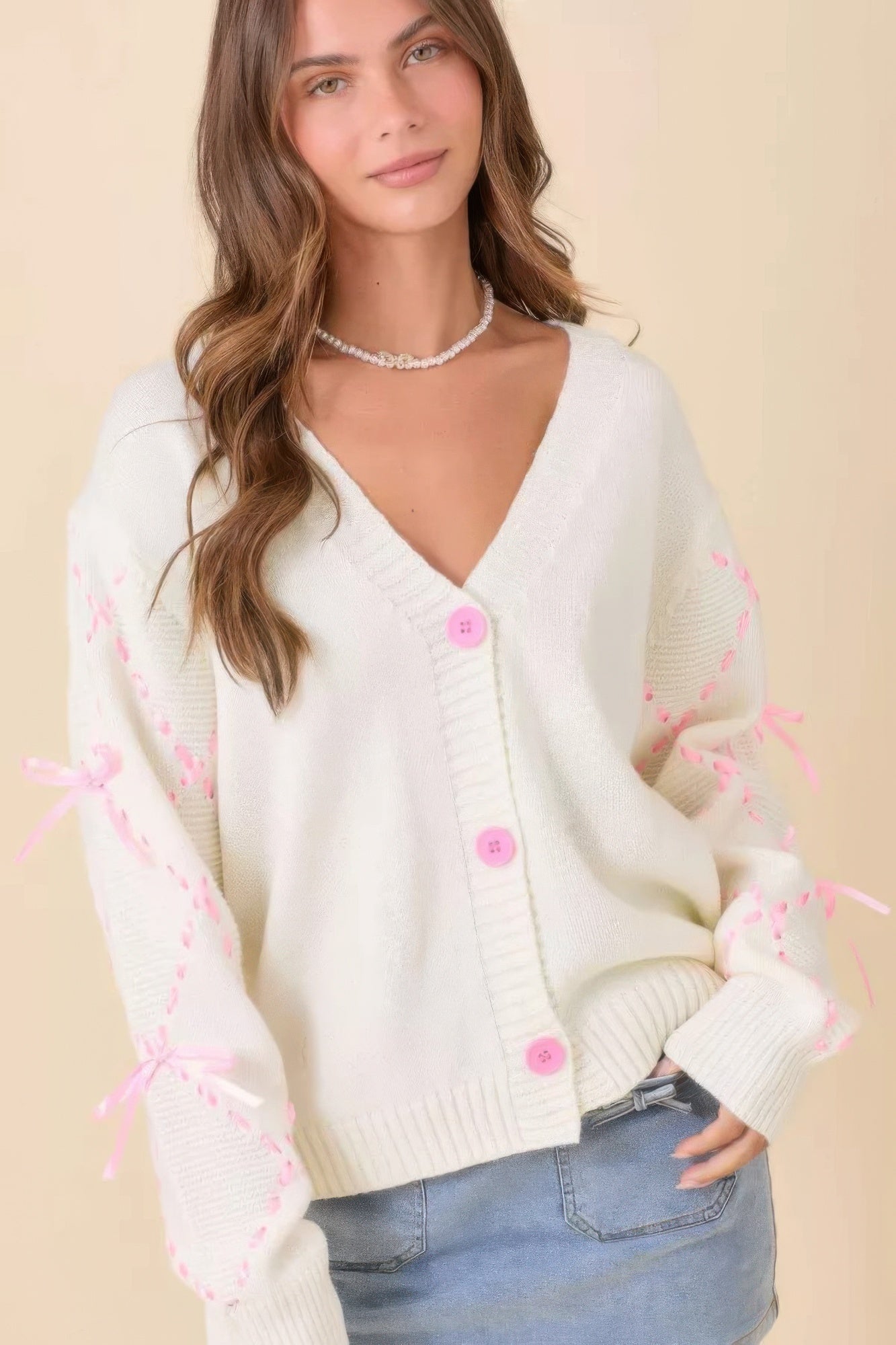 Кардиган с отделкой из атласной ленты, пришитой вручную TRUEDAMES, айвори
Кардиган с отделкой из атласной ленты, пришитой вручную TRUEDAMES, айвори