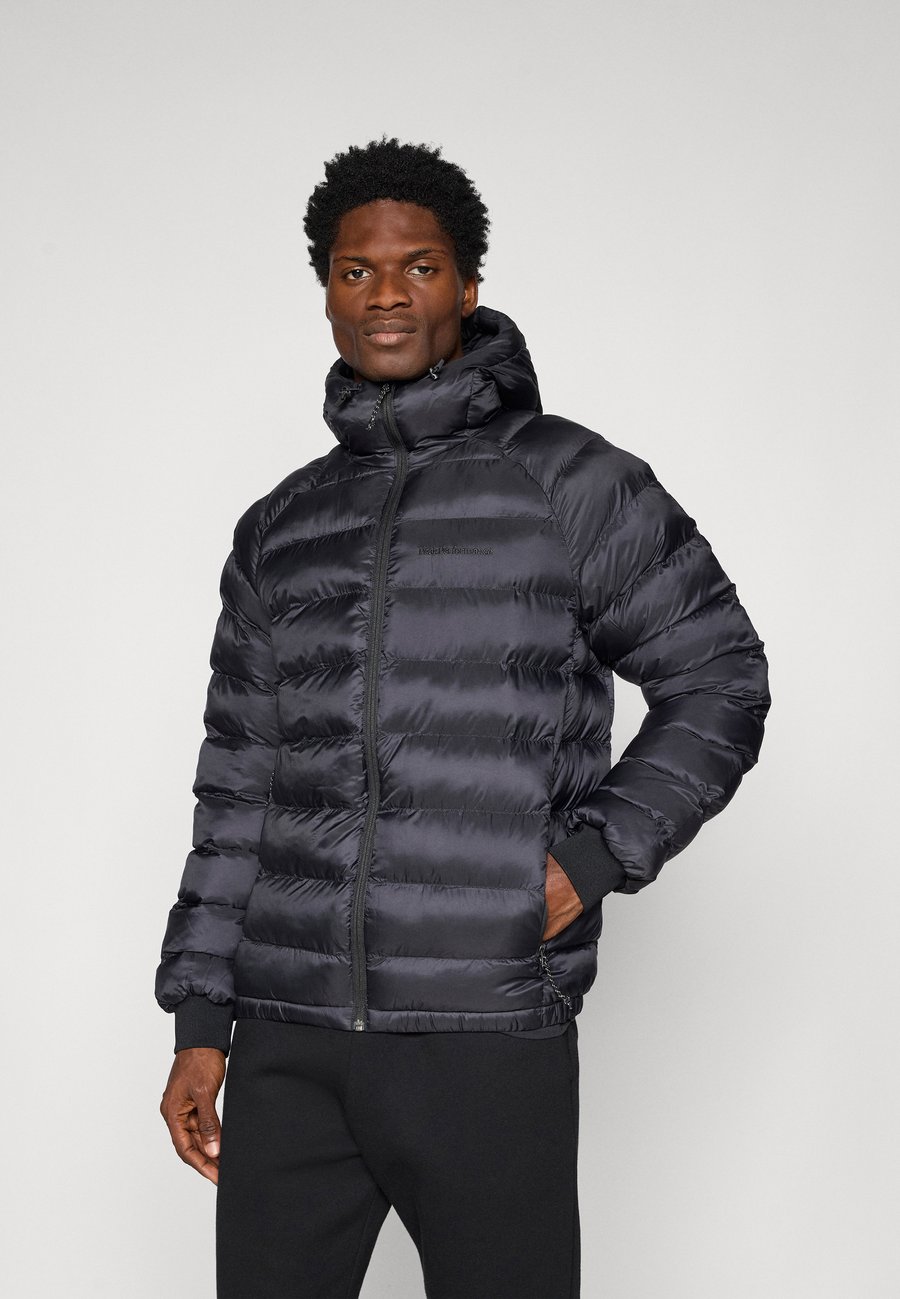 Куртка Peak Performance TOMIC INSULATED HOOD JACKET, Black
Куртка Peak Performance TOMIC INSULATED HOOD JACKET, Black