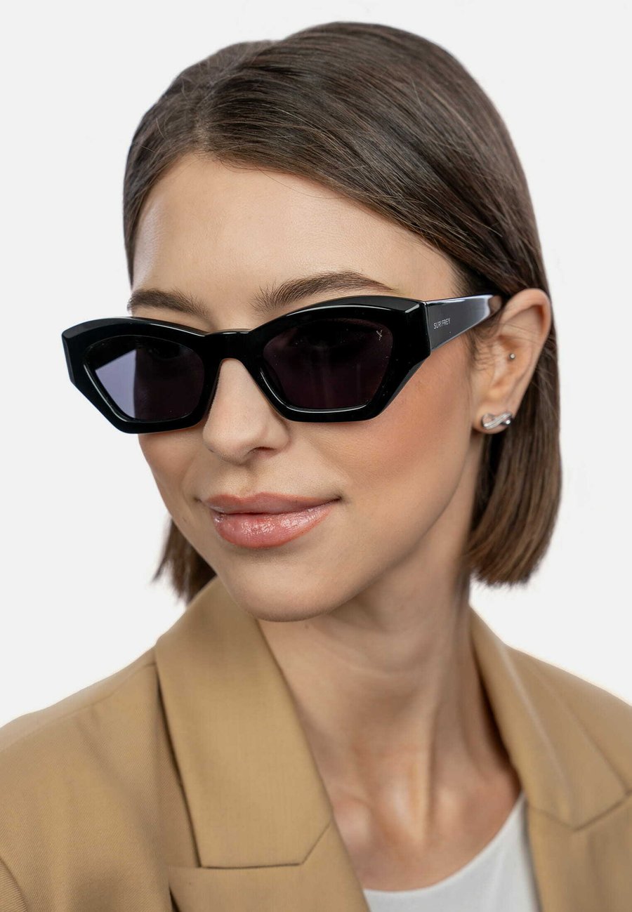 Солнцезащитные очки SURI FREY BUTTER FREY, Black
Солнцезащитные очки SURI FREY BUTTER FREY, Black