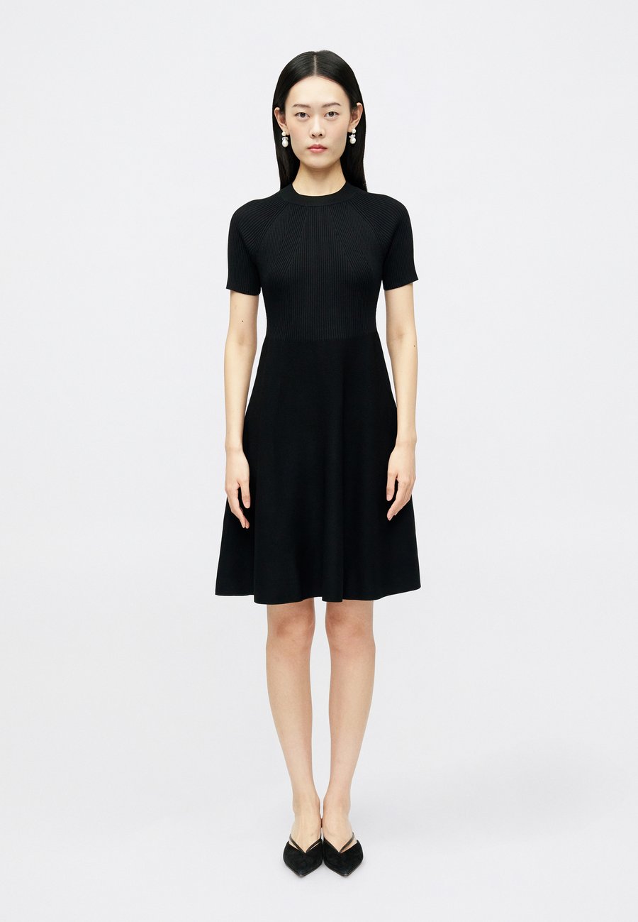 Платье Armani Exchange DRESS, Black
Платье Armani Exchange DRESS, Black