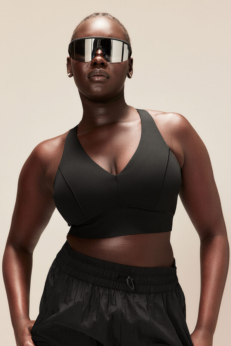 Спортивный бюстгальтер shapemove со средней поддержкой H&M, черный
Спортивный бюстгальтер shapemove со средней поддержкой H&M, черный