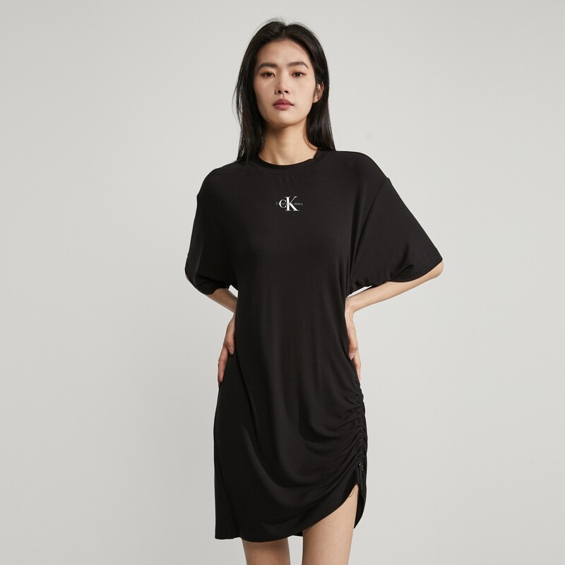 Платье Calvin Klein Jeans с буквенным принтом, черный
Платье Calvin Klein Jeans с буквенным принтом, черный