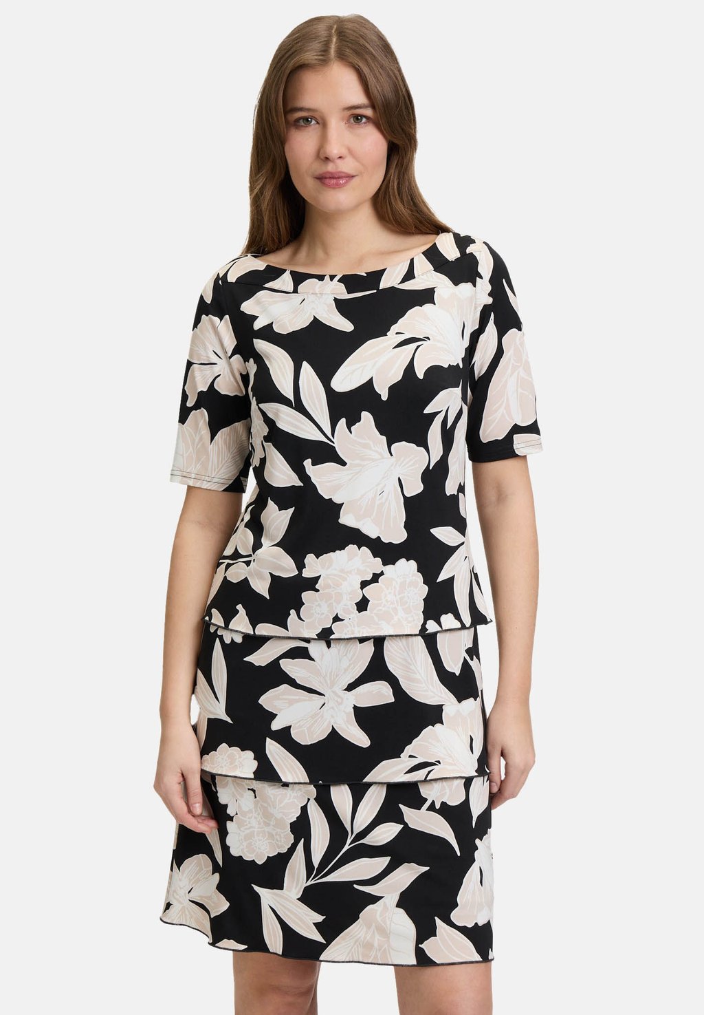 Повседневное платье GELAAGDE KORTE MOUWEN Betty Barclay, черный
Повседневное платье GELAAGDE KORTE MOUWEN Betty Barclay, черный