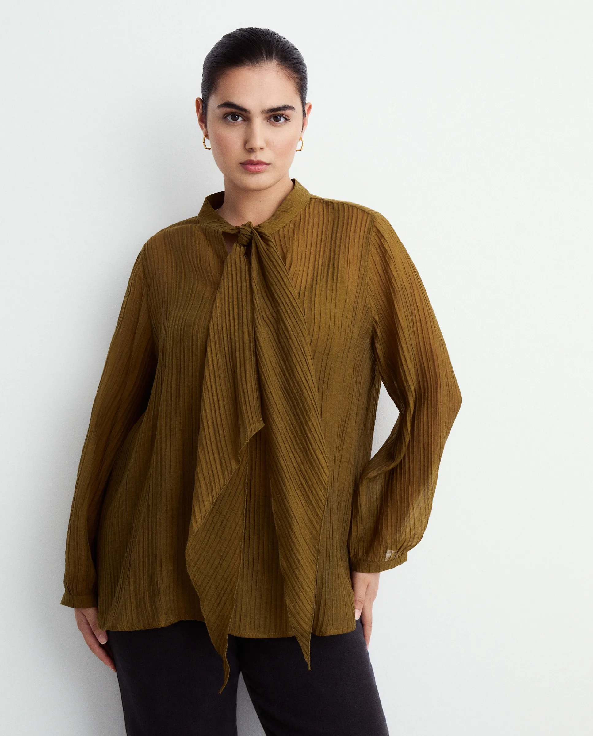 Блузка плиссированная с завязкой Couchel, зеленый 
Блузка плиссированная с завязкой Couchel, зеленый