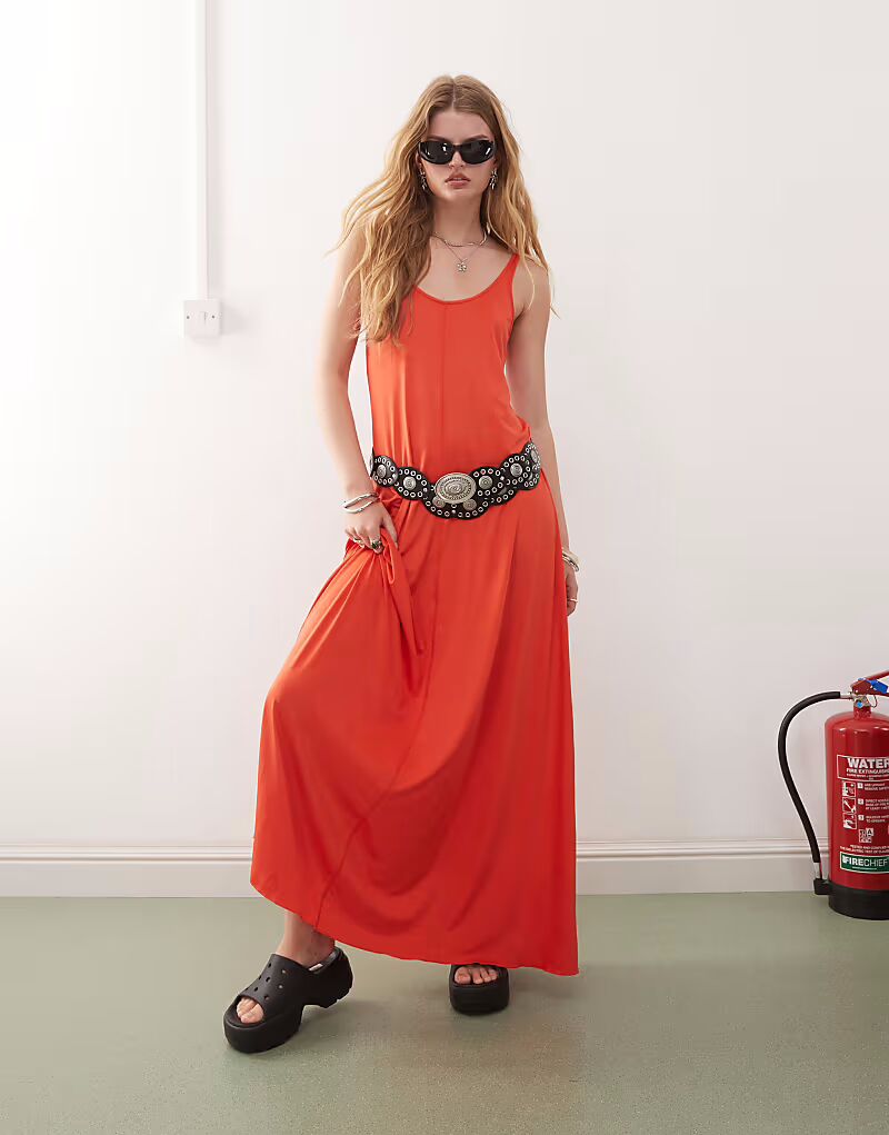 Платье макси Monki с бретельками, воздушное, красного цвета 
Платье макси Monki с бретельками, воздушное, красного цвета