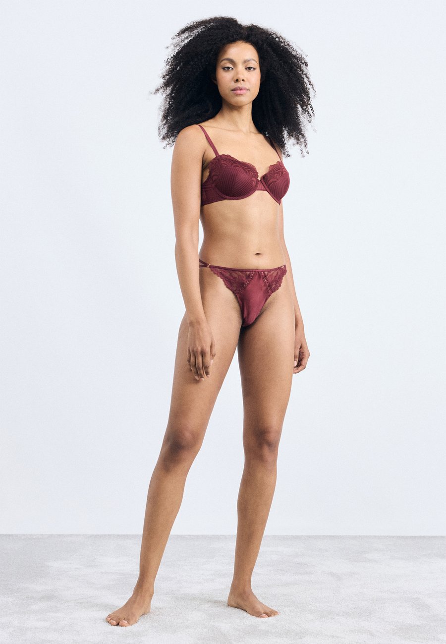 Трусы DORINA LYRA 2 PACK, Red
Трусы DORINA LYRA 2 PACK, Red