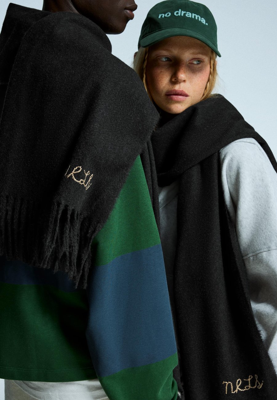 Шарф Bershka Scarf, Grey
Шарф Bershka Scarf, Grey