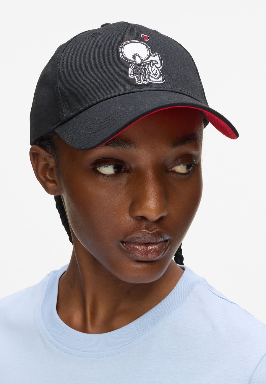 Бейсболка KARL LAGERFELD IKON, Black
Бейсболка KARL LAGERFELD IKON, Black