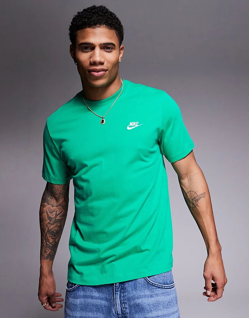 Футболка Nike Club зеленого цвета
Футболка Nike Club зеленого цвета