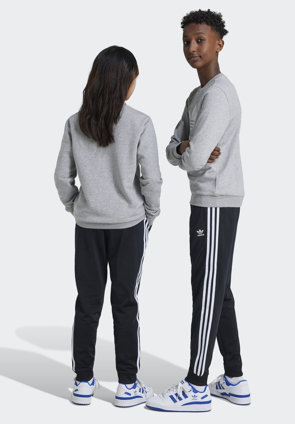 Спортивные брюки ADICOLOR SUPERSTAR TRACK KIDS adidas, черный 
Спортивные брюки ADICOLOR SUPERSTAR TRACK KIDS adidas, черный