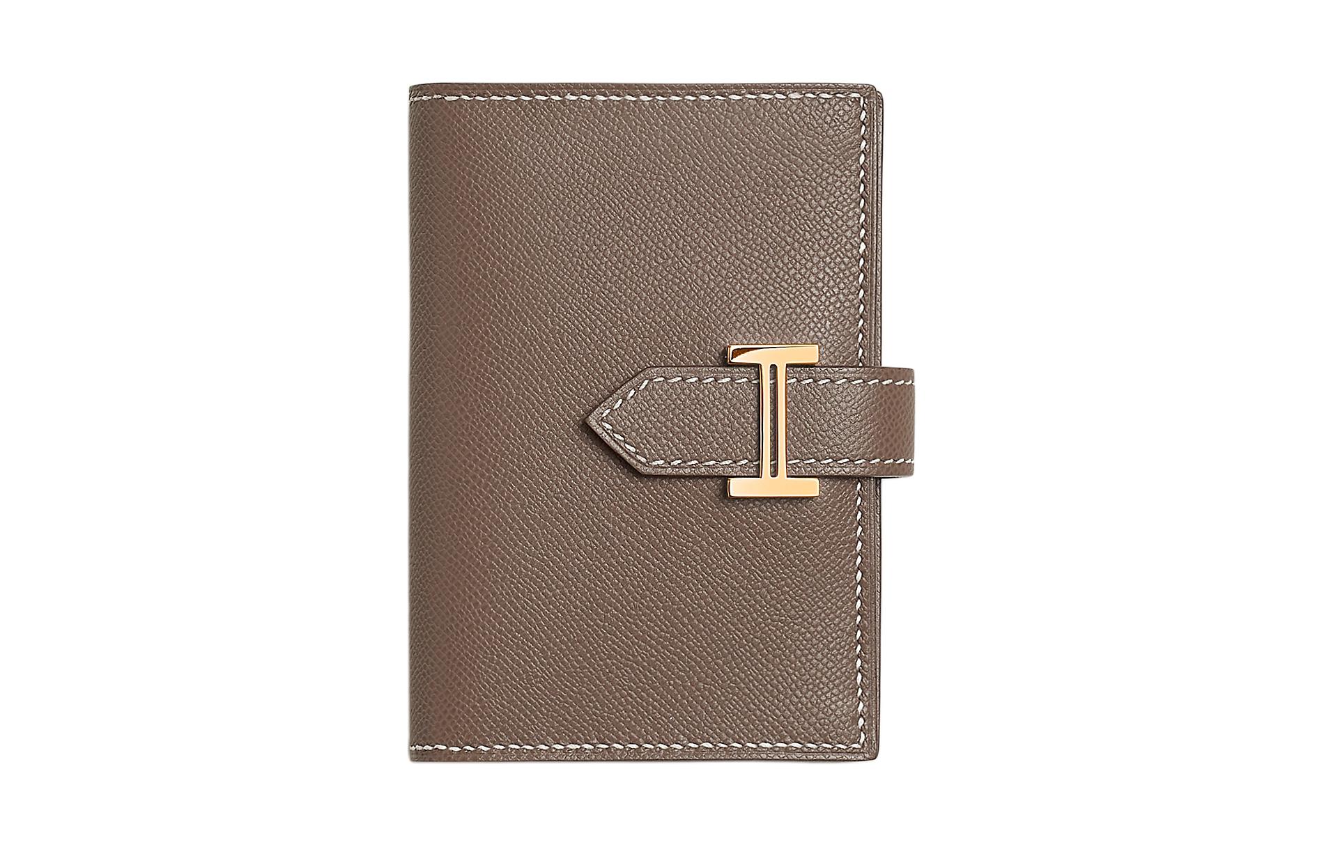 HERMES Кардхолдер Bearn Madame из телячьей кожи женский 18 цвет серый слоновая кость
HERMES Кардхолдер Bearn Madame из телячьей кожи женский 18 цвет серый слоновая кость