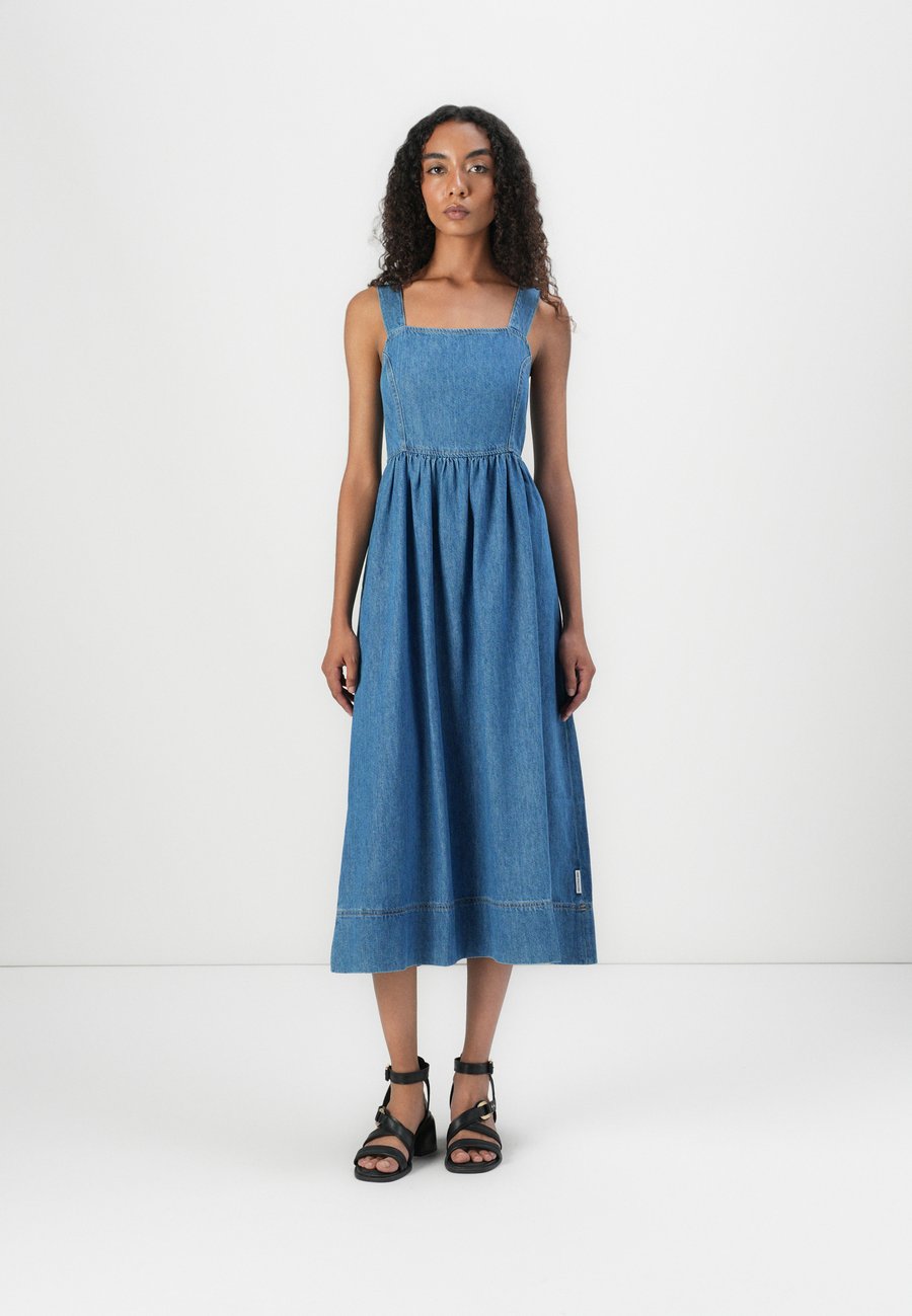 Платье Marc O'Polo DENIM MAXI LENGTH APRON NECK, Aqua/Light-Blue Denim
Платье Marc O'Polo DENIM MAXI LENGTH APRON NECK, Aqua/Light-Blue Denim