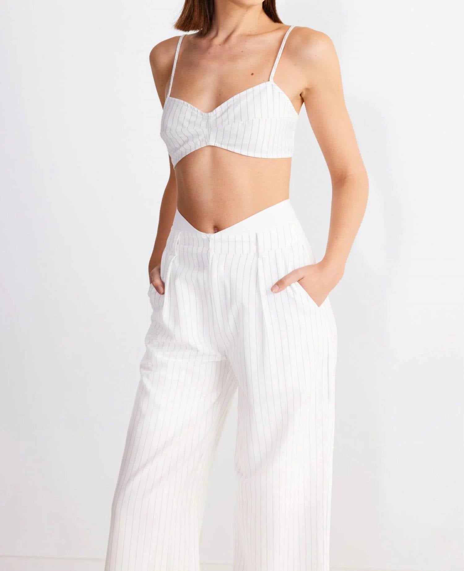 Zadie Бралетте в бело-полоску SNDYS.
Zadie Бралетте в бело-полоску SNDYS.