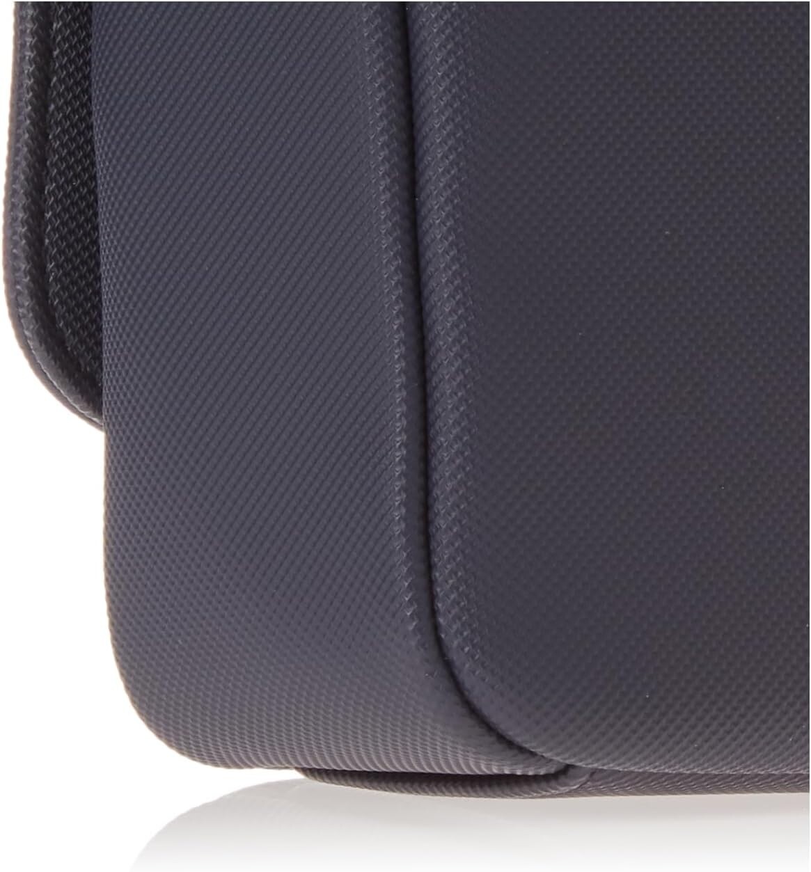 Классическая сумка-кроссовер Lacoste с клапаном
Классическая сумка-кроссовер Lacoste с клапаном