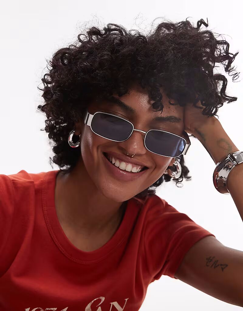 Солнцезащитные очки Topshop Crete в прямоугольной металлической оправе матового серебристого цвета
Солнцезащитные очки Topshop Crete в прямоугольной металлической оправе матового серебристого цвета