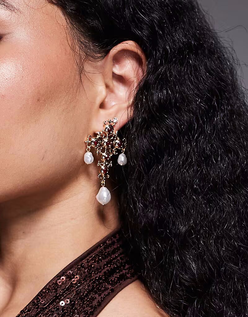 Серьги-крестики с драгоценными камнями и искусственным жемчугом золотистого оттенка Asos Design
Серьги-крестики с драгоценными камнями и искусственным жемчугом золотистого оттенка Asos Design