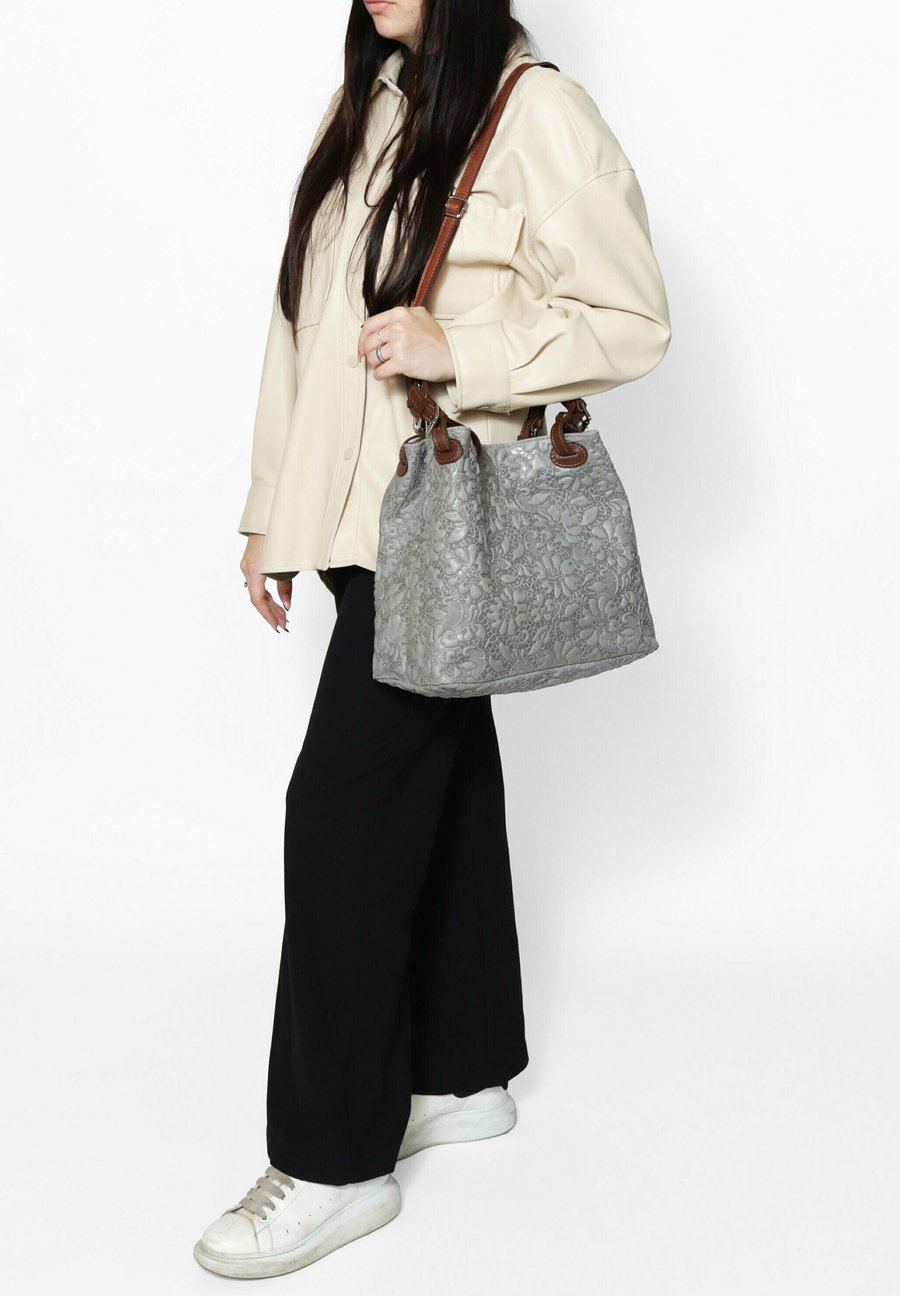 Сумка Chiara Ferretti Handbag, Grigio Medio/Grey
Сумка Chiara Ferretti Handbag, Grigio Medio/Grey