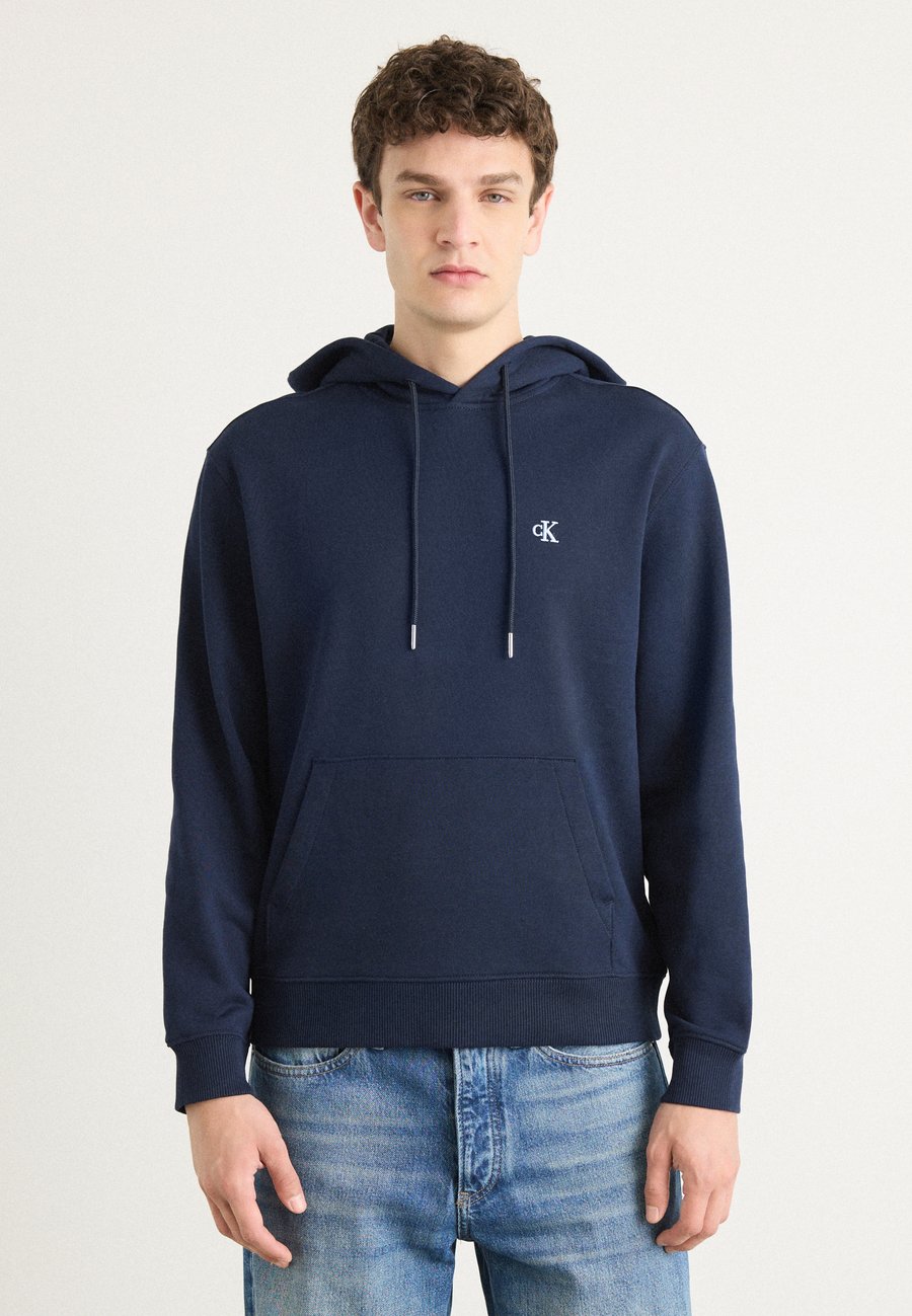 Толстовка Calvin Klein Jeans MONOGRAM HOODIE, Dark Sapphire/Dark Blue
Толстовка Calvin Klein Jeans MONOGRAM HOODIE, Dark Sapphire/Dark Blue