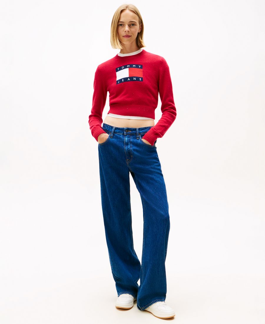 Женский свитер с блестящим логотипом флага Tommy Jeans, Ruby Rhubarb
Женский свитер с блестящим логотипом флага Tommy Jeans, Ruby Rhubarb