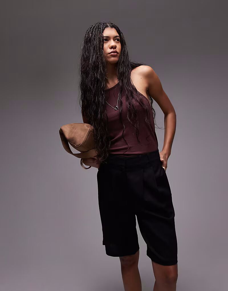 Удлиненные шорты Topshop из льна черного цвета
Удлиненные шорты Topshop из льна черного цвета