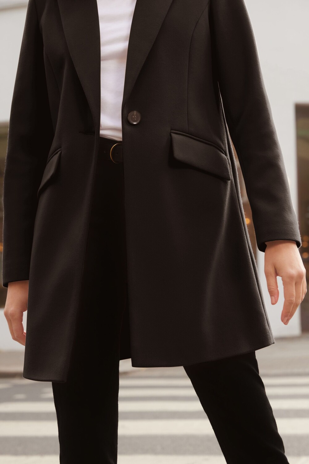 Приталенное пальто с застежкой на одну пуговицу Friends Like These, черный
Приталенное пальто с застежкой на одну пуговицу Friends Like These, черный