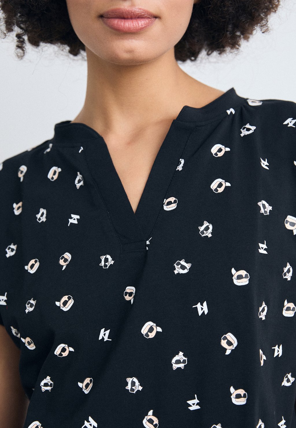 Пижамный комплект IKON KARL LAGERFELD, черный
Пижамный комплект IKON KARL LAGERFELD, черный