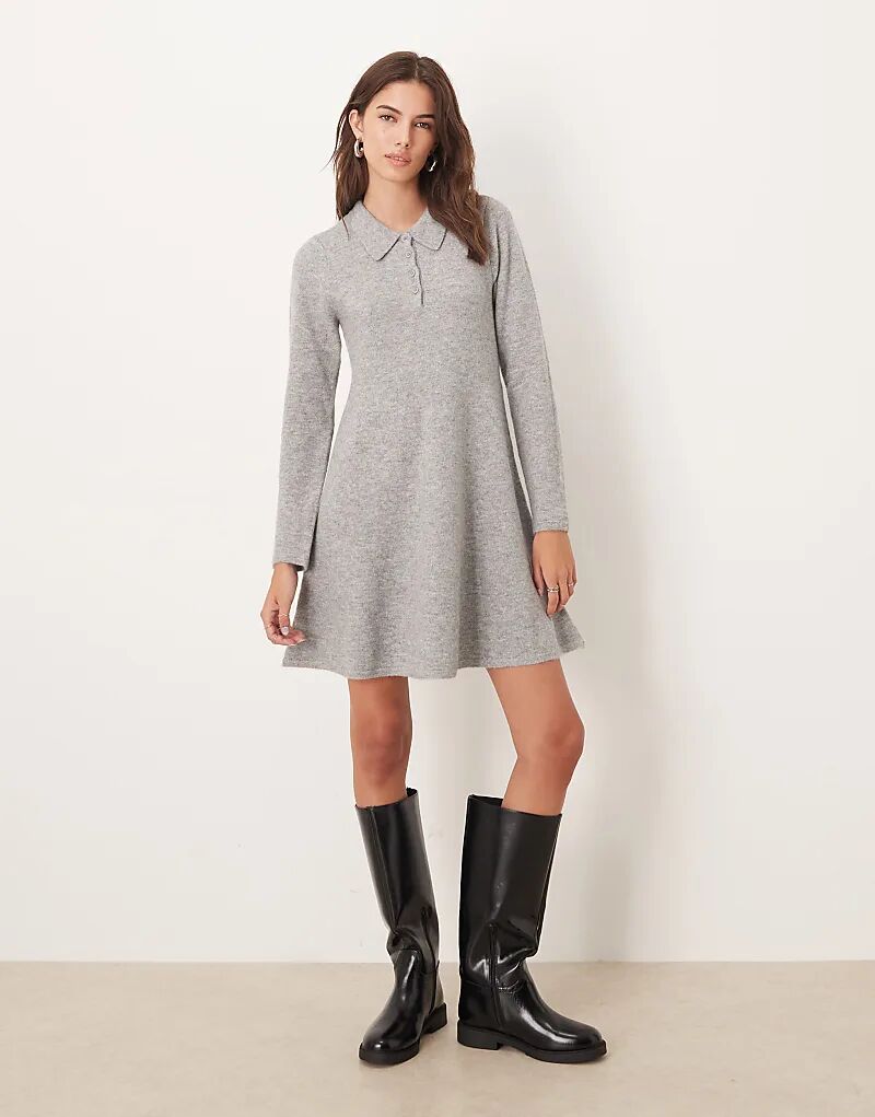 Трикотажное мини-платье JDY поло серого цвета
Трикотажное мини-платье JDY поло серого цвета