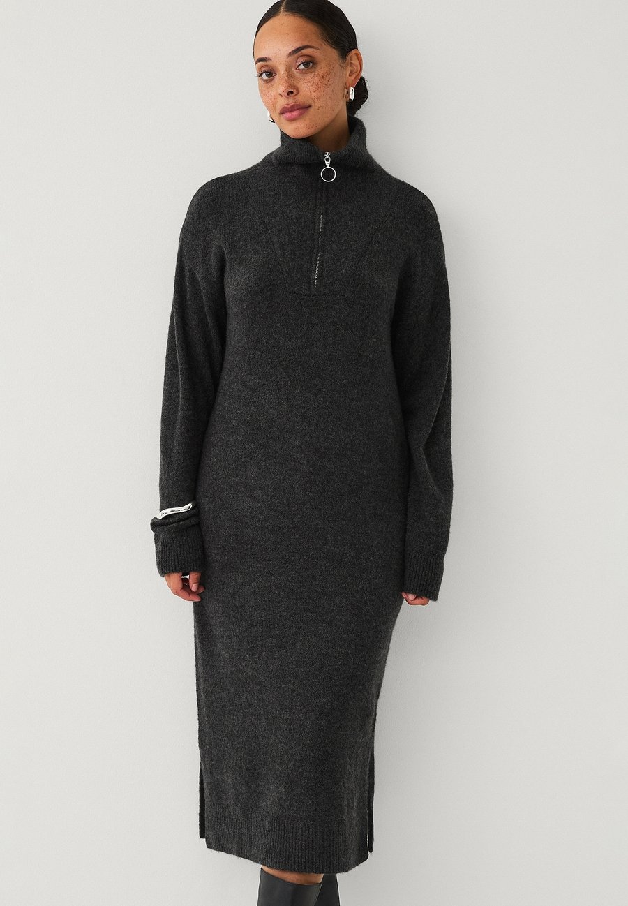 Платье Ellos Collection ROLLKRAGEN, Dunkelgrau/Dark Grey
Платье Ellos Collection ROLLKRAGEN, Dunkelgrau/Dark Grey