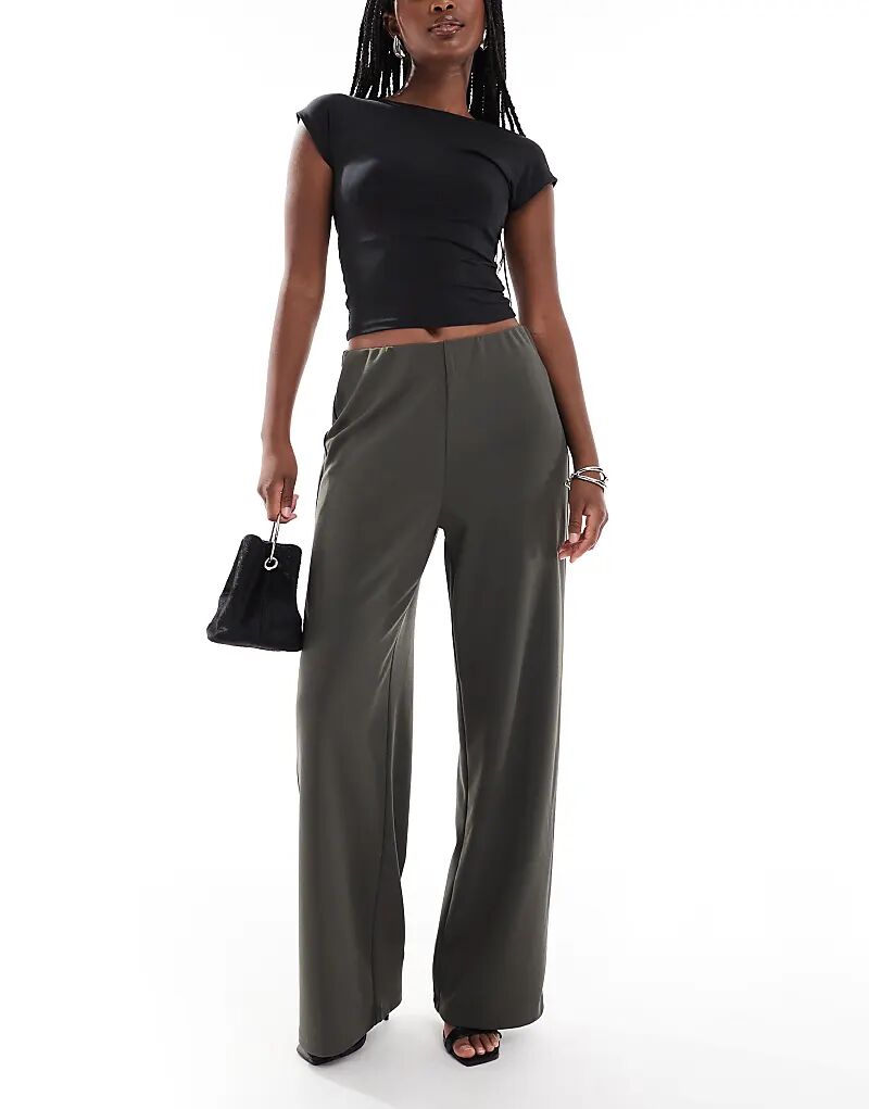 ONLY широкие брюки темно-серого цвета
ONLY широкие брюки темно-серого цвета