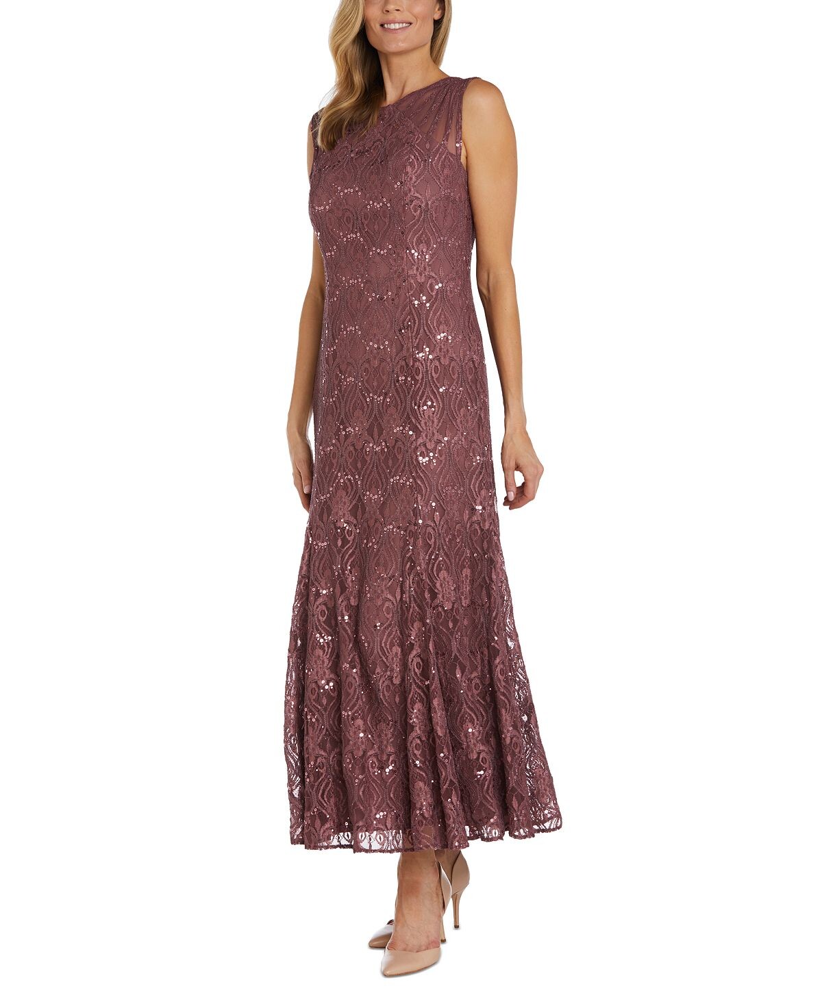 Женское длинное кружевное платье с декором и иллюзией R & M Richards
Женское длинное кружевное платье с декором и иллюзией R & M Richards