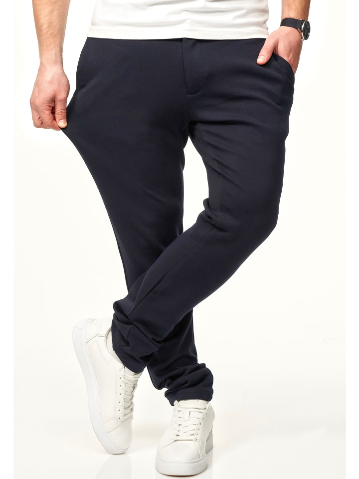 Брюки-чиносы - спортивные брюки с суперэластичной отделкой, облегающего кроя, темно-синего цвета DAILY COTTON
Брюки-чиносы - спортивные брюки с суперэластичной отделкой, облегающего кроя, темно-синего цвета DAILY COTTON