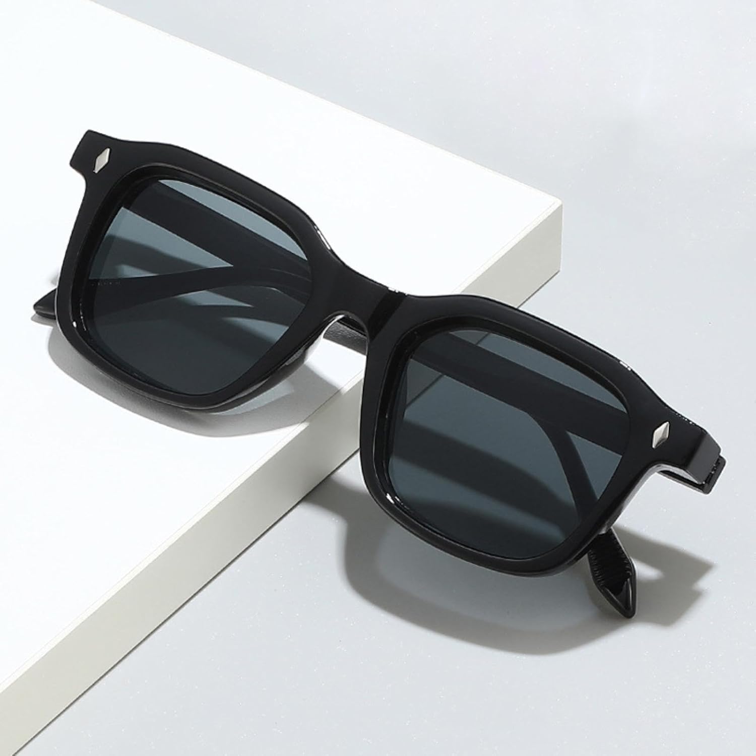 Солнцезащитные очки с защитой от УФ-излучения UV400 | Женские очки с заклепками, прозрачные, градиентные, для занятий спортом на открытом воздухе и вождения DSVIGF, Pattern Gray Clear
Солнцезащитные очки с защитой от УФ-излучения UV400 | Женские очки с заклепками, прозрачные, градиентные, для занятий спортом на открытом воздухе и вождения DSVIGF, Pattern Gray Clear