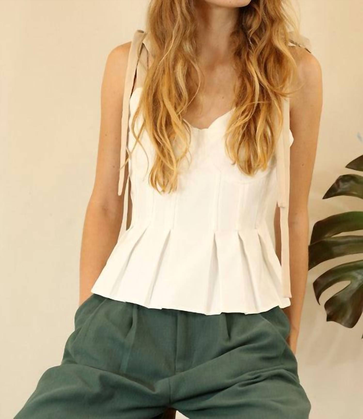 Двухцветная майка с завязками-бабочками белого цвета Mulla
Двухцветная майка с завязками-бабочками белого цвета Mulla