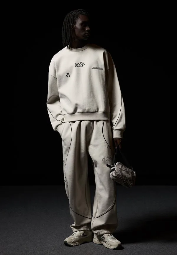 Свитшот свободного кроя с круглым вырезом из трикотажа Bershka, Light Grey, Серый, Свитшот свободного кроя с круглым вырезом из трикотажа Bershka, Light Grey
Свитшот свободного кроя с круглым вырезом из трикотажа Bershka, Light Grey, Серый, Свитшот свободного кроя с круглым вырезом из трикотажа Bershka, Light Grey