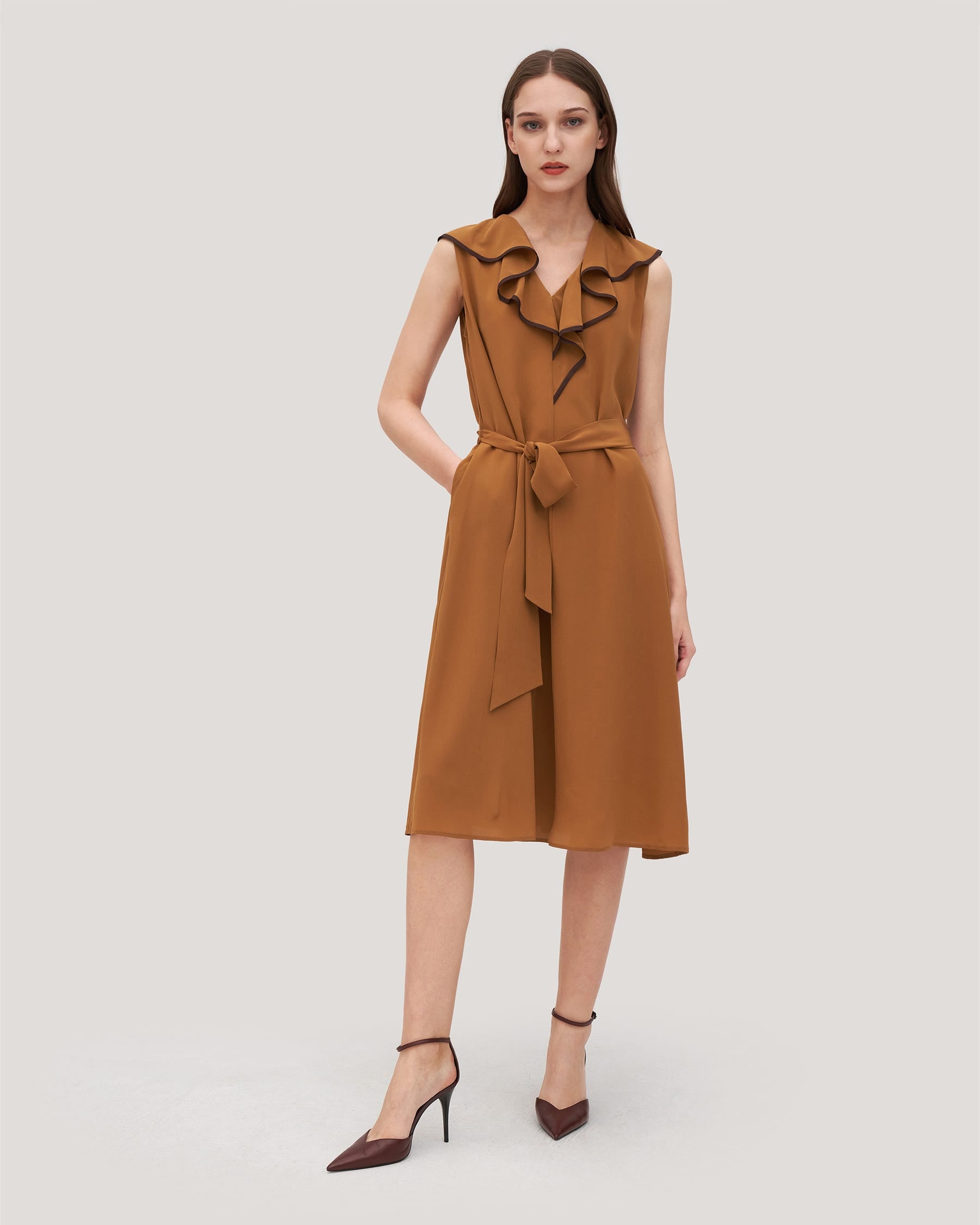 Женское шелковое платье с V-образным вырезом без рукавов с принтом орхидеи LILYSIL, цвет dark caramel 
Женское шелковое платье с V-образным вырезом без рукавов с принтом орхидеи LILYSIL, цвет dark caramel