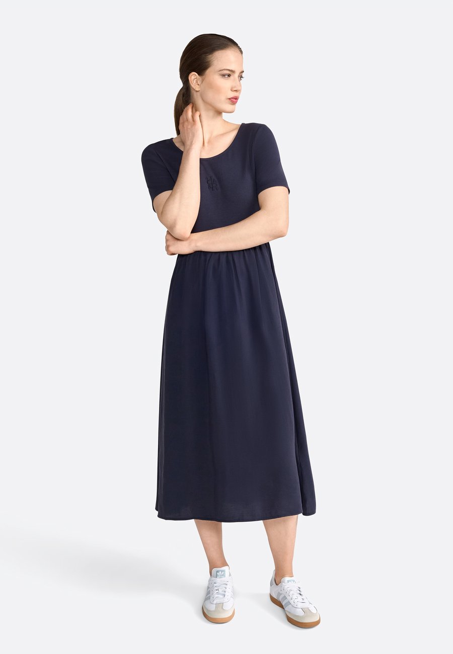 Платье Rich & Royal MIDI, Midnight Blue/Dark Blue
Платье Rich & Royal MIDI, Midnight Blue/Dark Blue